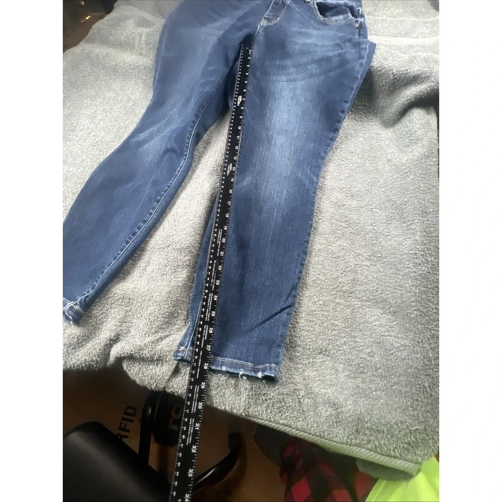 Judy Blue Jeans Women's 16W Blue Denim Boyfriend Distressed Preppy City 34x28 - Picture 5 of 9